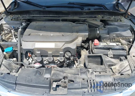 2016 Honda Accord Touring z USA, uszkodzony, nr VIN 1HGCR3F93GA027676